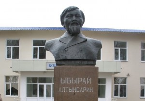 Памятник И.Алтынсарину в городе Жаркент